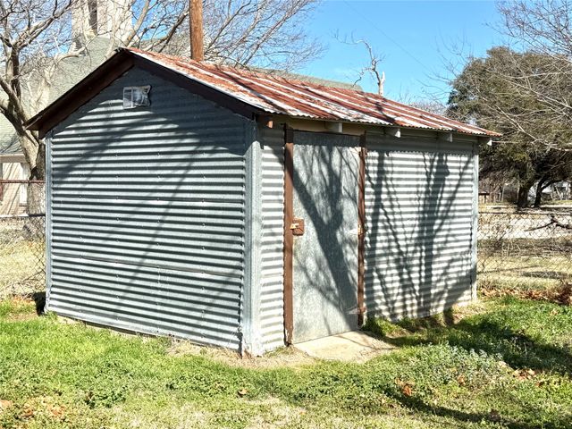 409 10th, Nocona, TX 76255