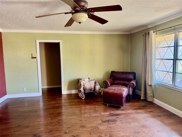 409 10th, Nocona, TX 76255