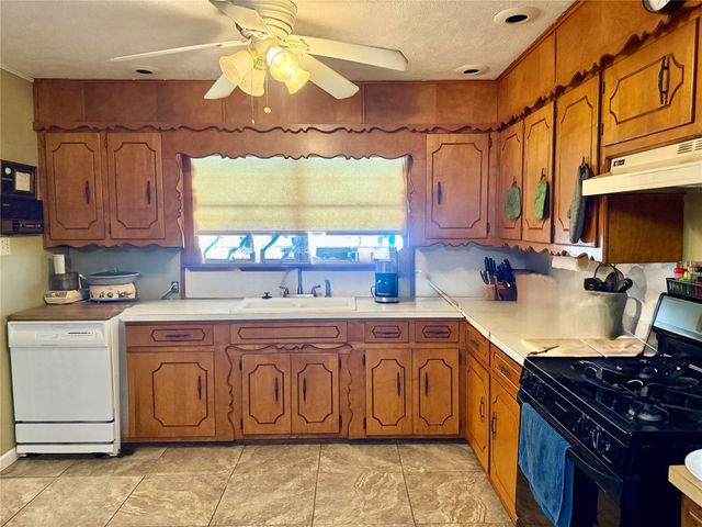 409 10th, Nocona, TX 76255