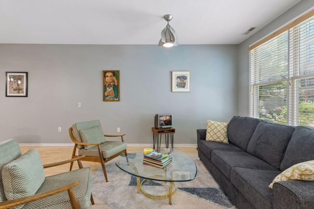 209 8th Street E 109, Saint Paul, MN 55101