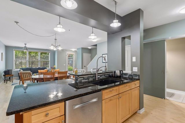 209 8th Street E 109, Saint Paul, MN 55101