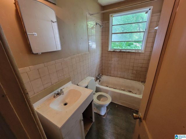 1309 WOODWARD ROAD, Midfield, AL 35228