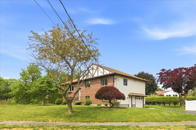 27 Feeney Road, Norwood, MA 02062