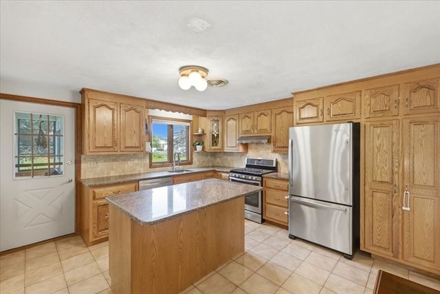 27 Feeney Road, Norwood, MA 02062