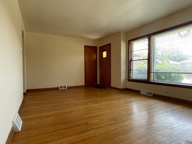 5819 S Narragansett Avenue, Chicago, IL 60638