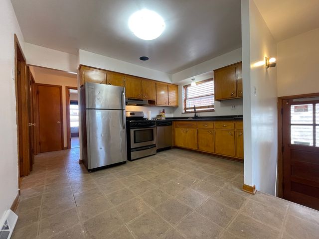 5819 S Narragansett Avenue, Chicago, IL 60638