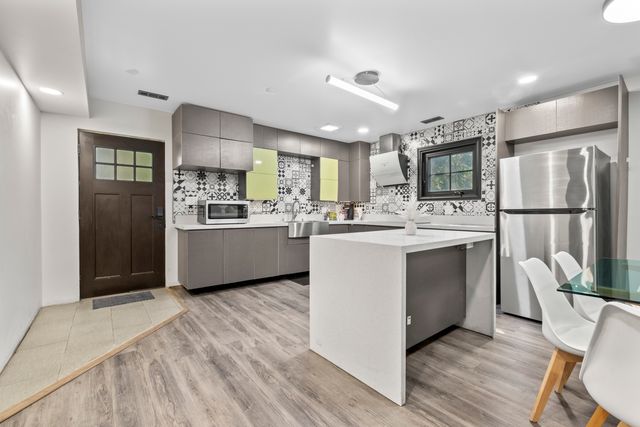 2307 Lake Street, Evanston, IL 60201