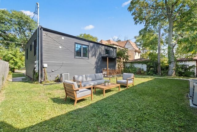 2307 Lake Street, Evanston, IL 60201