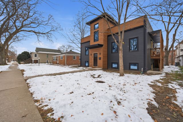 2307 Lake Street, Evanston, IL 60201