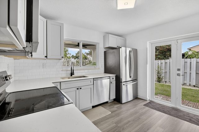 730 Cumberland Terrace, Davie, FL 33325