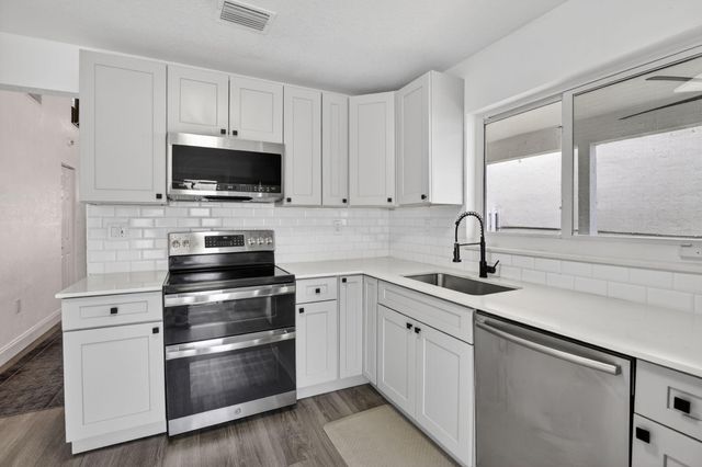 730 Cumberland Terrace, Davie, FL 33325