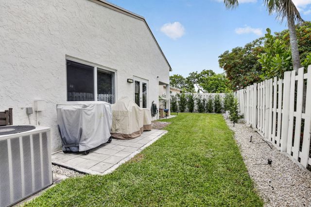 730 Cumberland Terrace, Davie, FL 33325