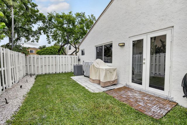 730 Cumberland Terrace, Davie, FL 33325