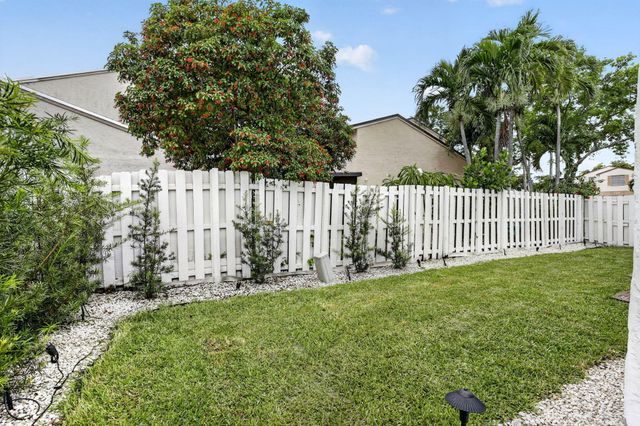 730 Cumberland Terrace, Davie, FL 33325