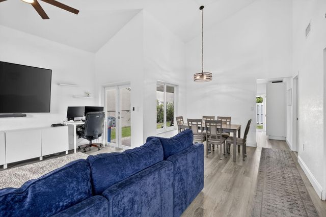 730 Cumberland Terrace, Davie, FL 33325