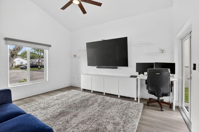 730 Cumberland Terrace, Davie, FL 33325
