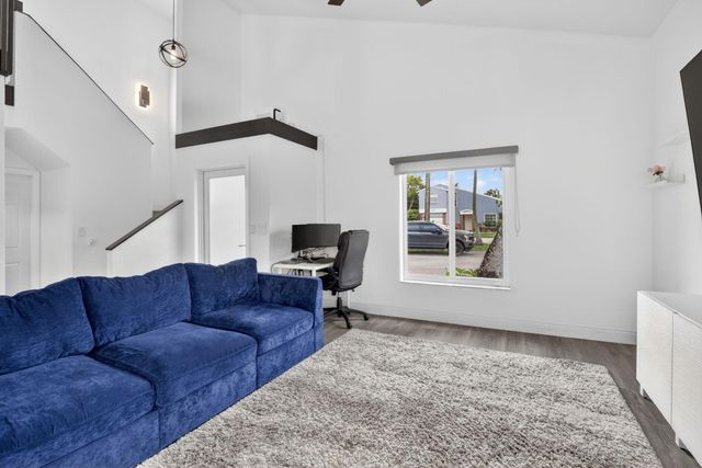 730 Cumberland Terrace, Davie, FL 33325