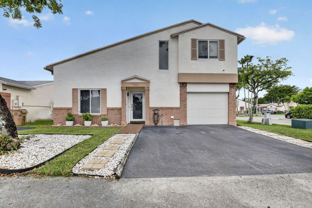 730 Cumberland Terrace, Davie, FL 33325