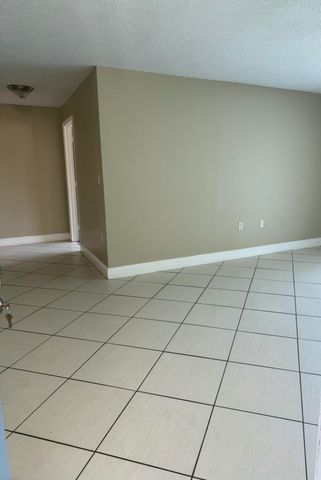 2313 N Congress Avenue 18, Boynton Beach, FL 33426