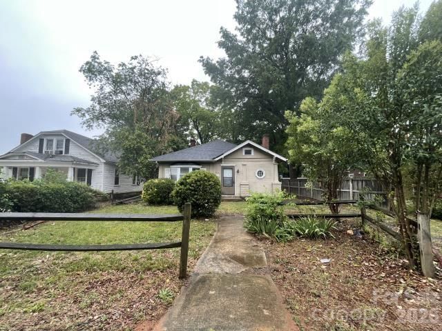 2616 Holton Avenue, Charlotte, NC 28208