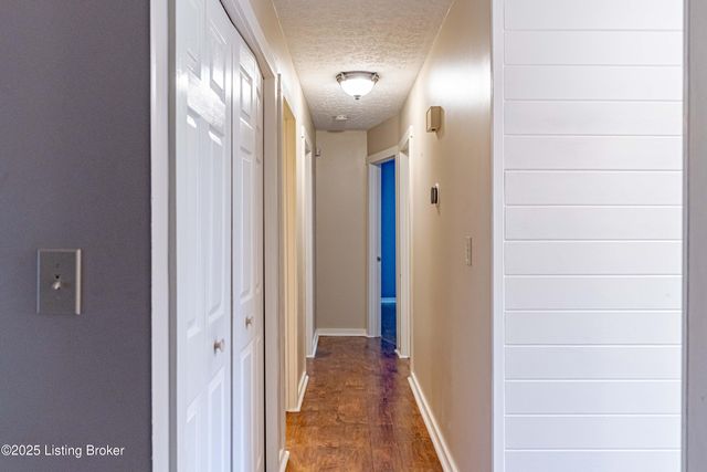 8702 McKenna Way, Louisville, KY 40291