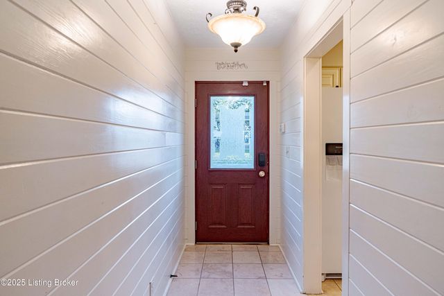 8702 McKenna Way, Louisville, KY 40291