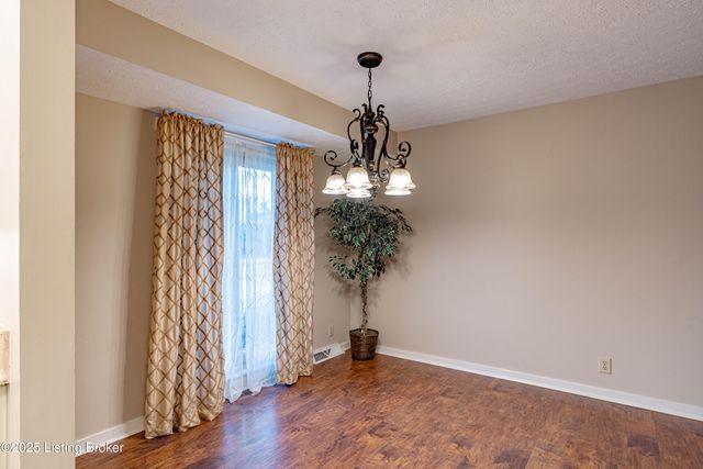 8702 McKenna Way, Louisville, KY 40291