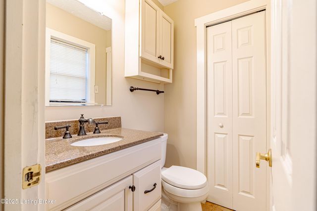 8702 McKenna Way, Louisville, KY 40291