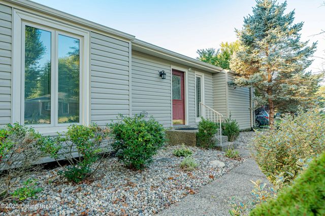 8702 McKenna Way, Louisville, KY 40291