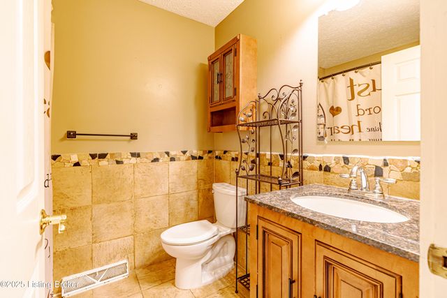 8702 McKenna Way, Louisville, KY 40291