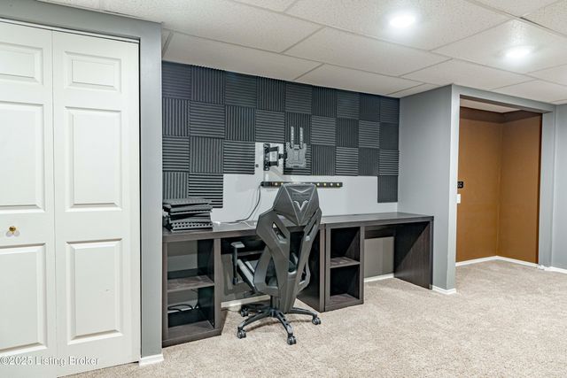 8702 McKenna Way, Louisville, KY 40291