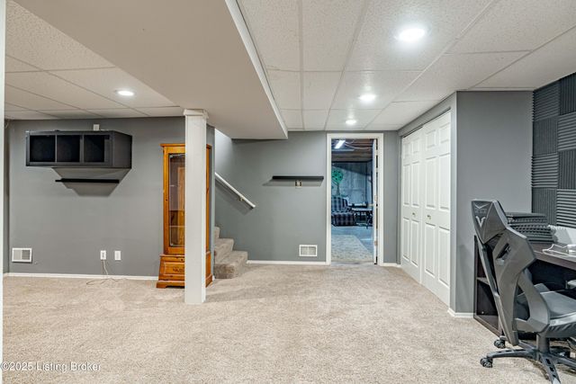 8702 McKenna Way, Louisville, KY 40291