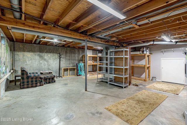 8702 McKenna Way, Louisville, KY 40291