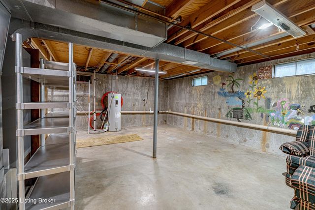 8702 McKenna Way, Louisville, KY 40291