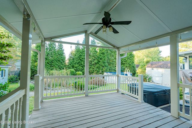 8702 McKenna Way, Louisville, KY 40291