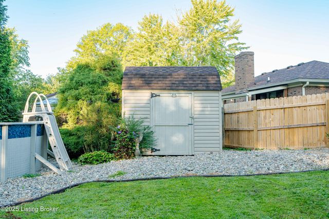 8702 McKenna Way, Louisville, KY 40291