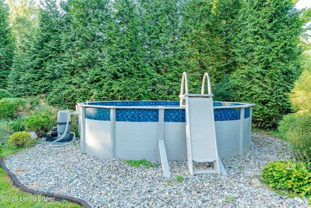 8702 McKenna Way, Louisville, KY 40291