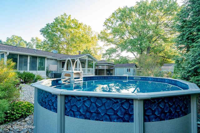 8702 McKenna Way, Louisville, KY 40291