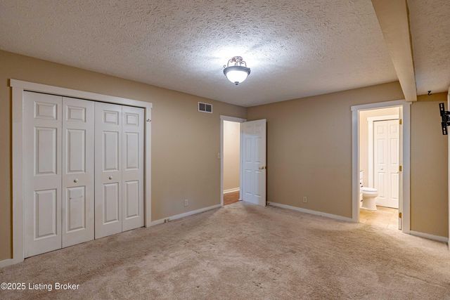 8702 McKenna Way, Louisville, KY 40291