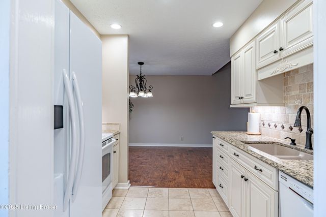 8702 McKenna Way, Louisville, KY 40291