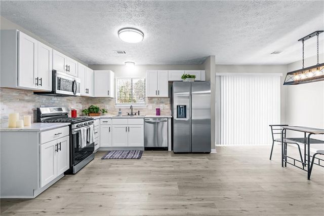 8160 Winewood Way, Riverdale, GA 30274