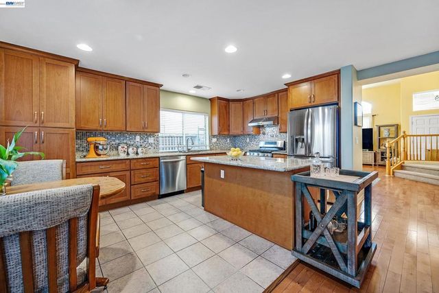 15100 15100 Shining Star Ln, San Leandro, CA 94579