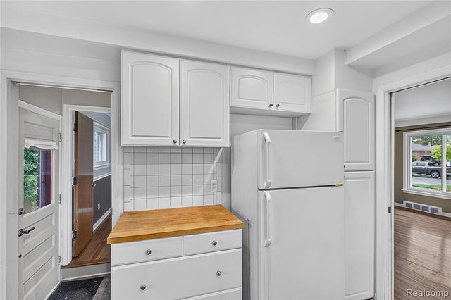 437 W Sunnybrook Drive, Royal Oak, MI 48073