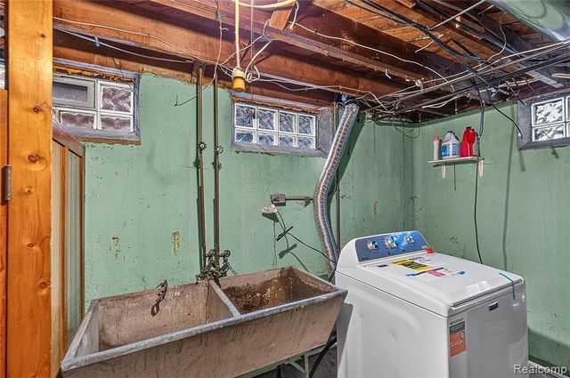 437 W Sunnybrook Drive, Royal Oak, MI 48073