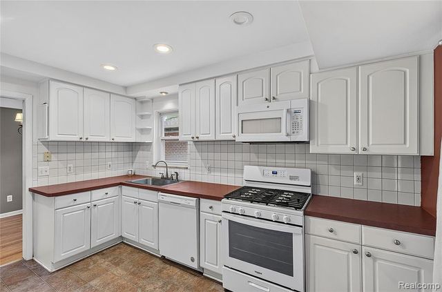 437 W Sunnybrook Drive, Royal Oak, MI 48073