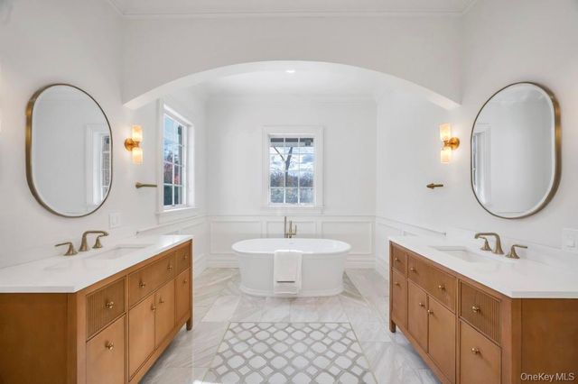 6 Gables Court, Dix Hills, NY 11746