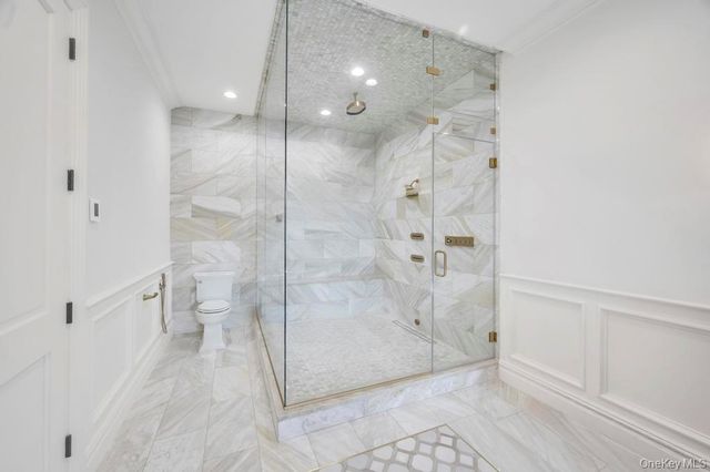 6 Gables Court, Dix Hills, NY 11746