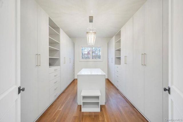 6 Gables Court, Dix Hills, NY 11746