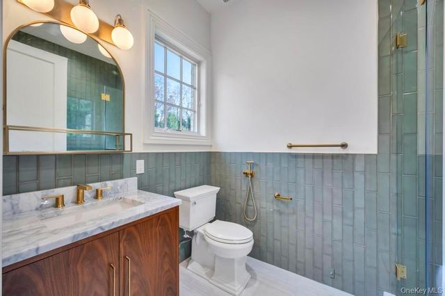 6 Gables Court, Dix Hills, NY 11746