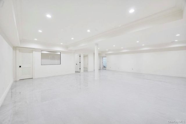 6 Gables Court, Dix Hills, NY 11746